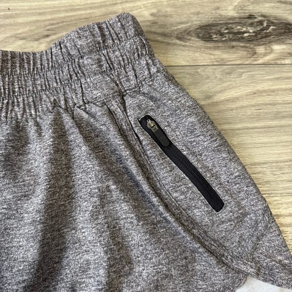 Lululemon Tracker Short 4" Inseam in Heather Lux Multi Black Size 6 - Picture 2 of 6